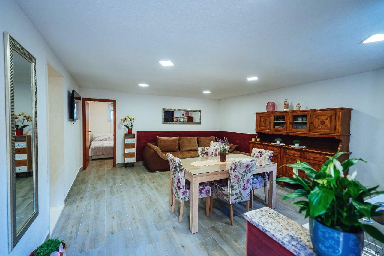 Apartman Kristina Lägenhet Split Exteriör bild