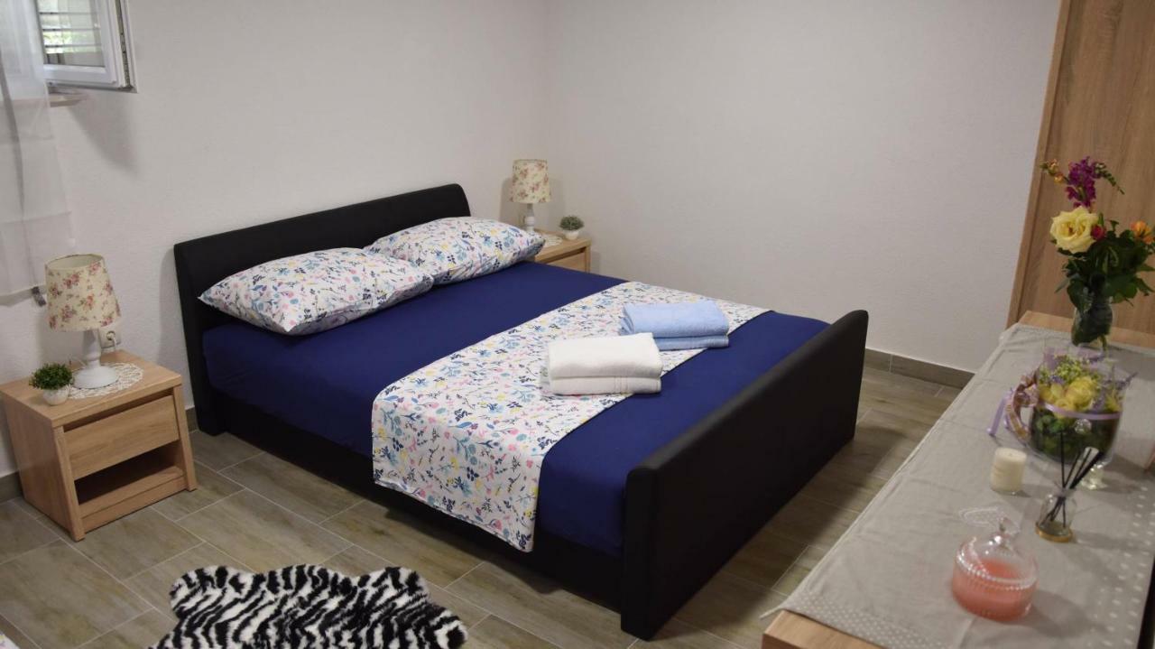 Apartman Kristina Lägenhet Split Exteriör bild